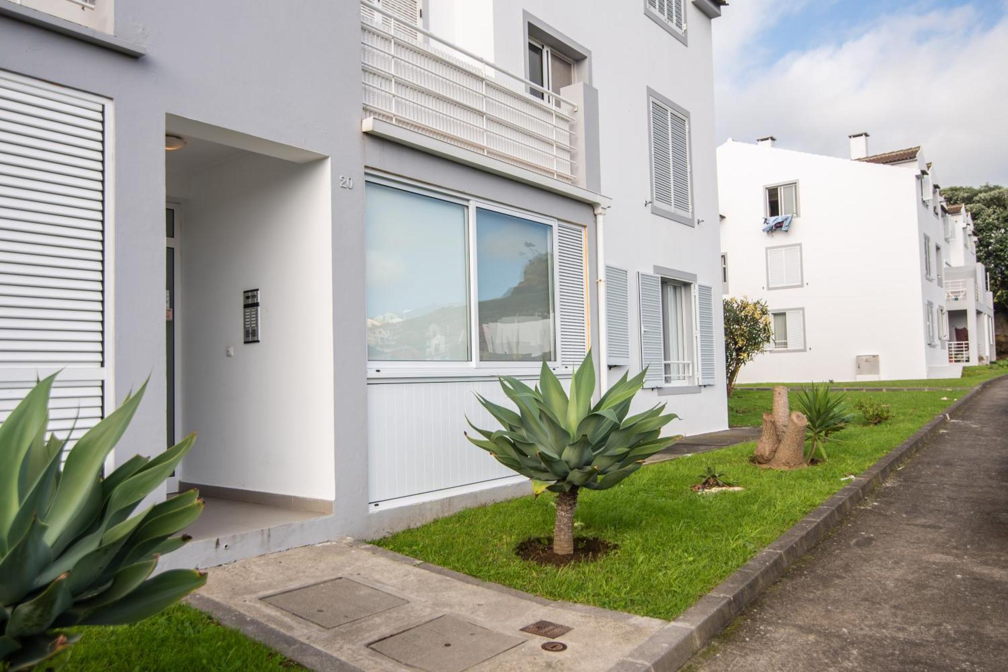 P&H Holiday Beach Apt Ponta Delgada - Açores Exterior foto
